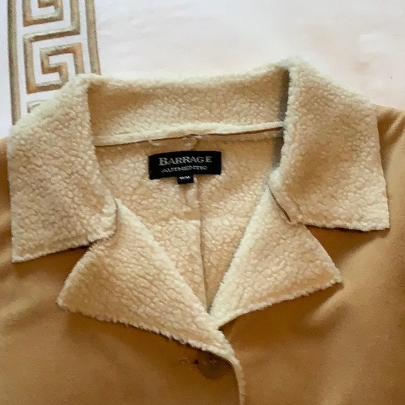 Coat - Picture 1 of 6